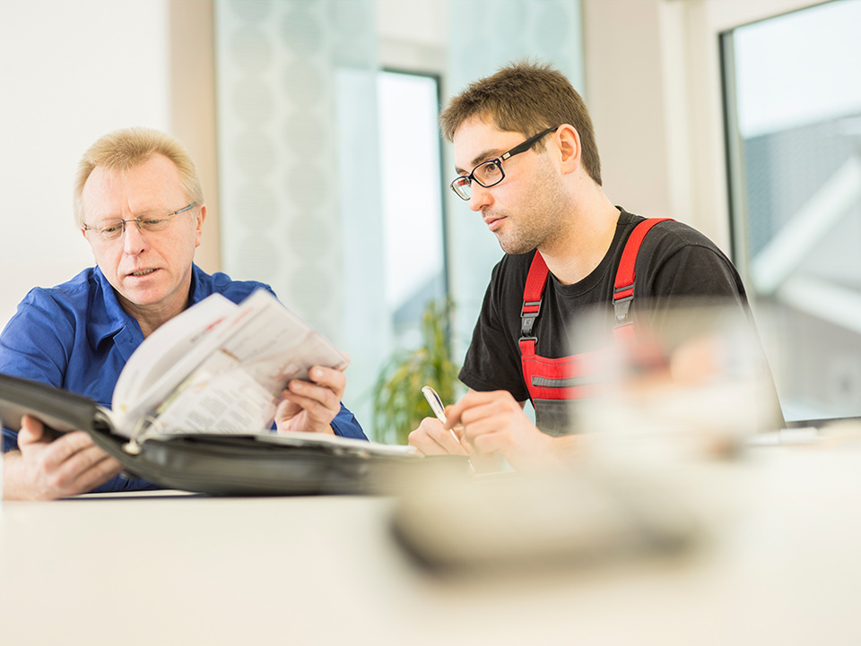 C F021889 bei MKS GmbH, Katzer & Kramer in Hof